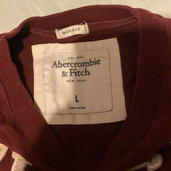 burgundy abercrombie and fitch t-shirt - Picture 2 of 2
